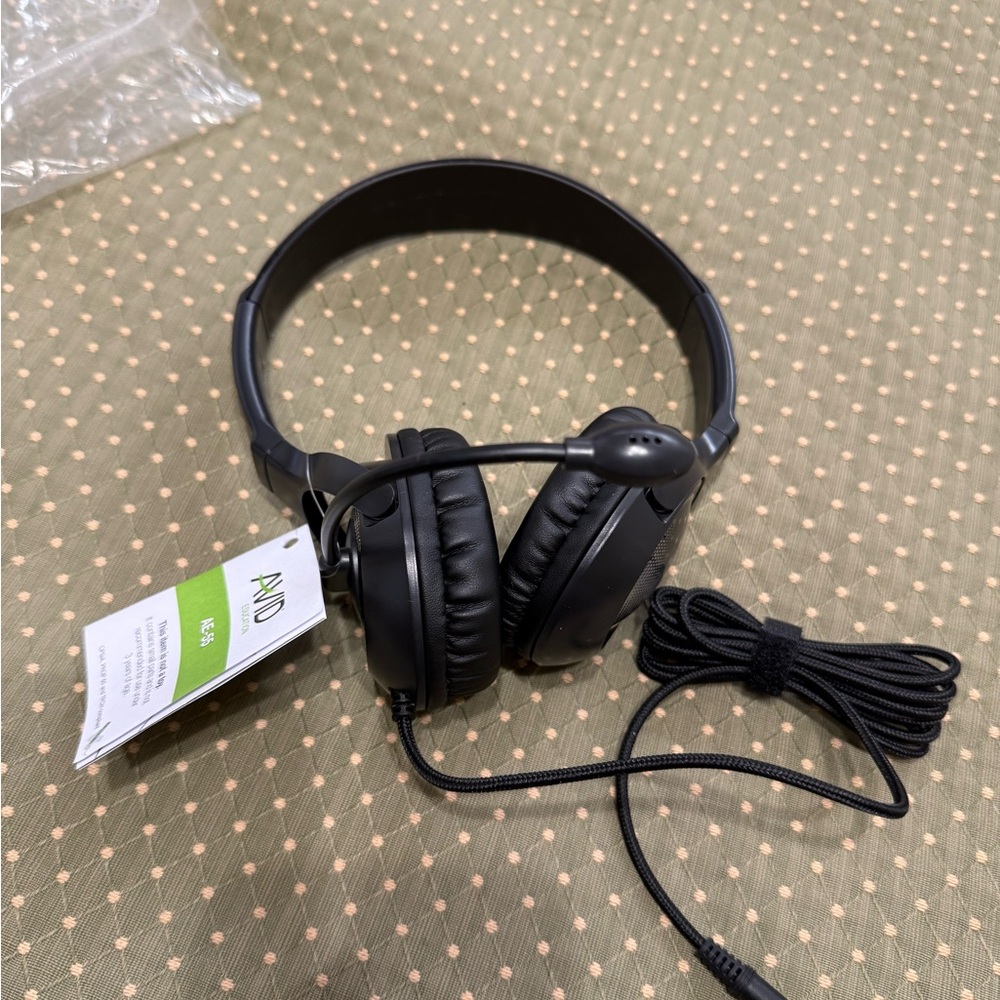 AVID EDUCATION AE-55
HEADPHONES with Microphone - BOX OF 16 BRAND NEW SEALED - Picture 9 of 9